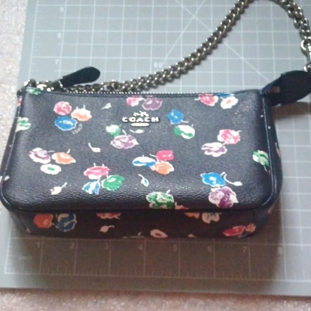 SOLD - COACH Large Wristlet 19 in Wildflower Print - Mini Purse - Picture 13 of 15